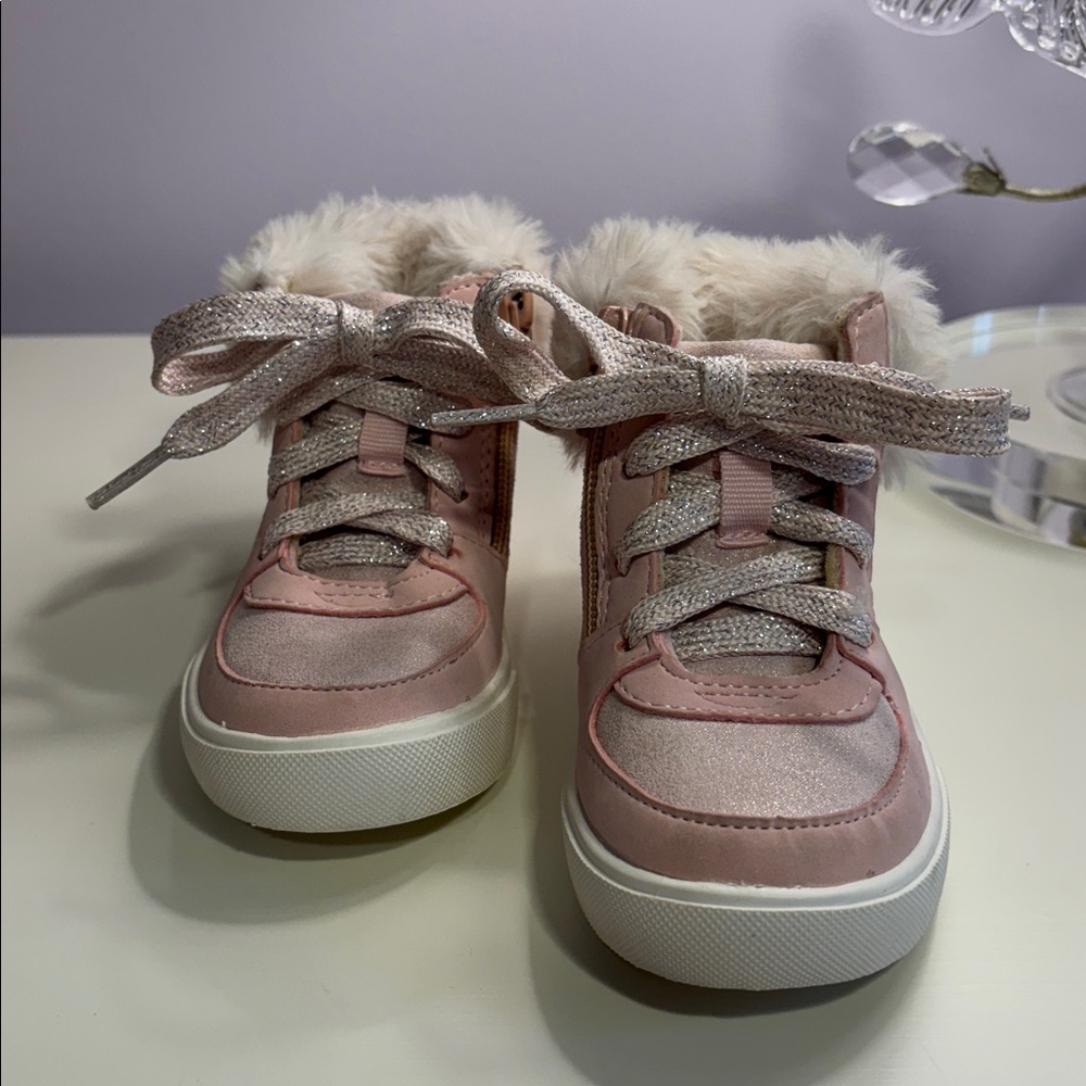 EUC OshKosh B’gosh Toddler Girl Faux Fur Pink Sparkle Winter Sneaker Boots 6C